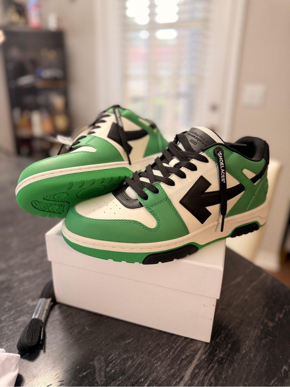 Off white- Out of Office Low Top Sneaker size 43 green